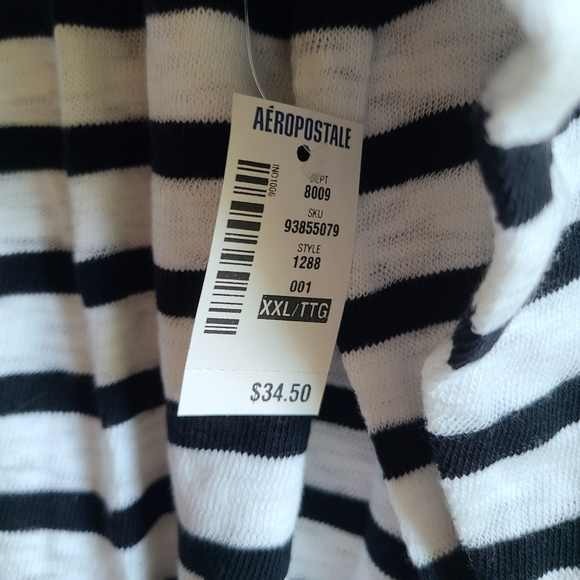 Long sleeve, b/w crop top - Picture 2 of 4